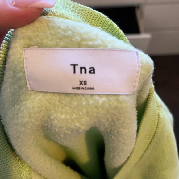 Green Aritzia Cropped Crewneck! Excellent Quality! Size X-Small! - Picture 3 of 3
